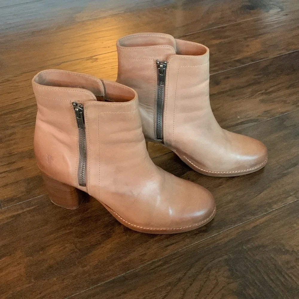 ✨Frye Tan/wood-rose Leather Ankle Boots double zipper - Picture 6 of 8